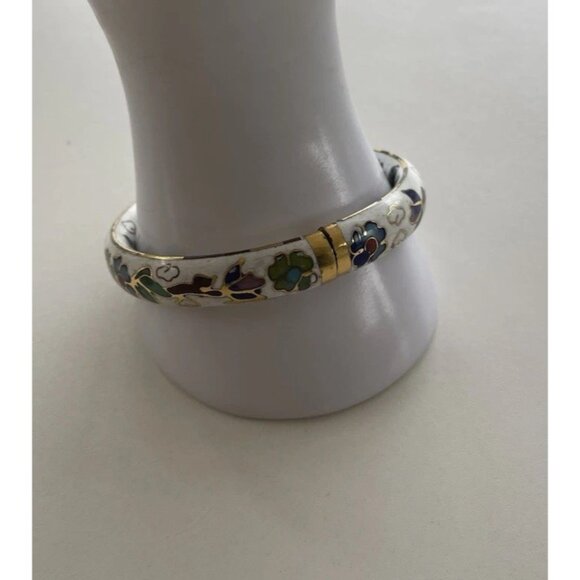 Estate Jewelry - Vintage White Enamel Cloisonné Floral Blue Multi Color Hinged Bangle Sz 7.5”